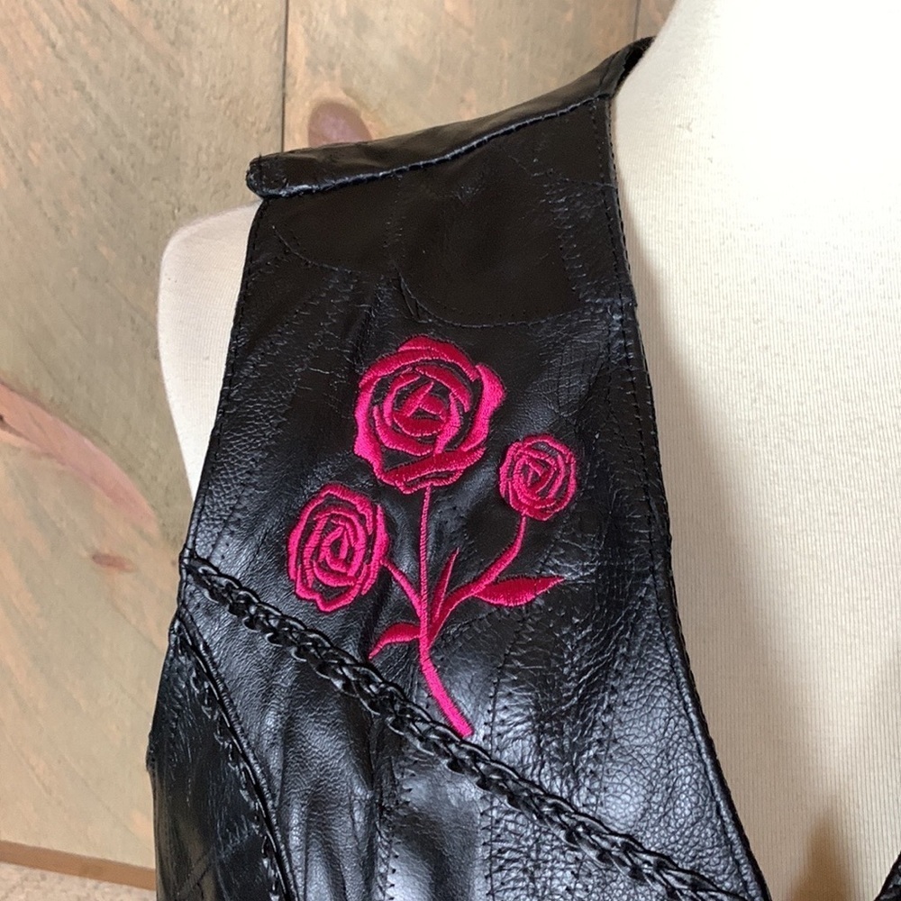 Diamond Plate buffalo leather vest with embroidered flowers Size Medium - Picture 5 of 13